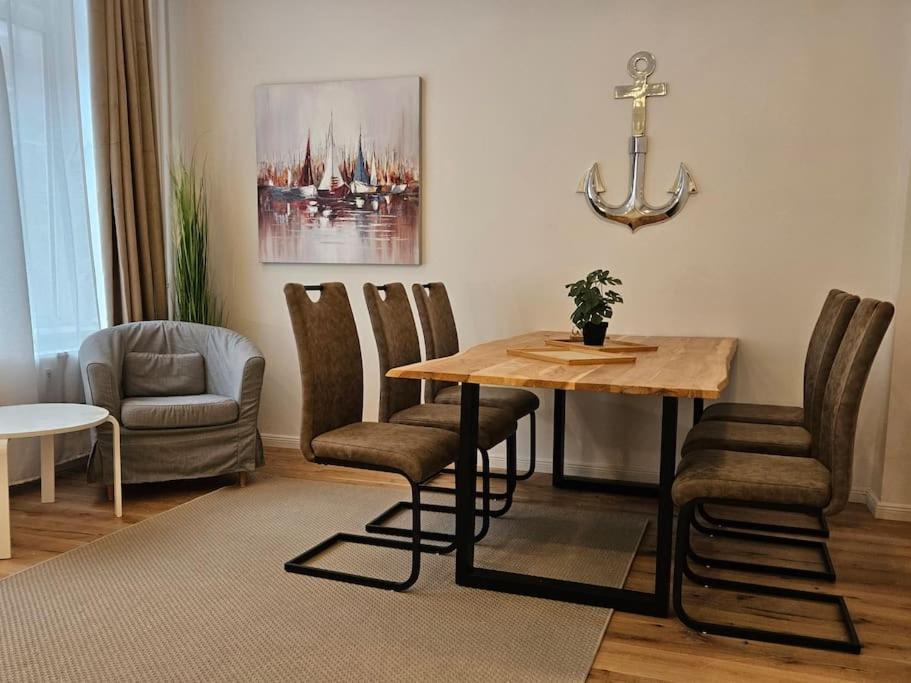 Central City White Line Кил Екстериор снимка