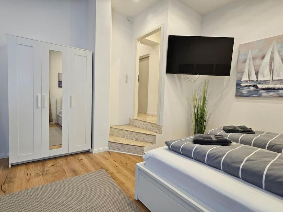 Central City White Line Кил Екстериор снимка